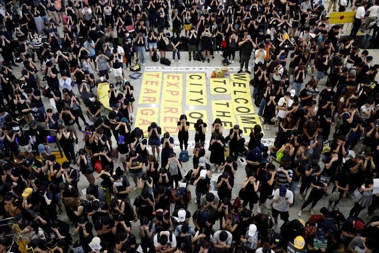 Continúan protestas en Hong Kong; piden renuncia de jefa ejecutiva