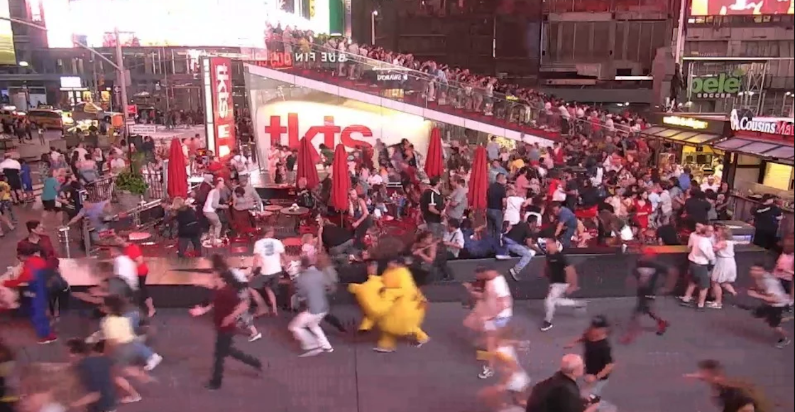 Pánico en Times Square, confunden ruido de moto con disparos