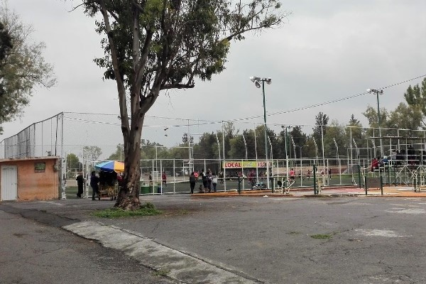 Encuentran a un hombre ahorcado en deportivo de San Juan de Aragón