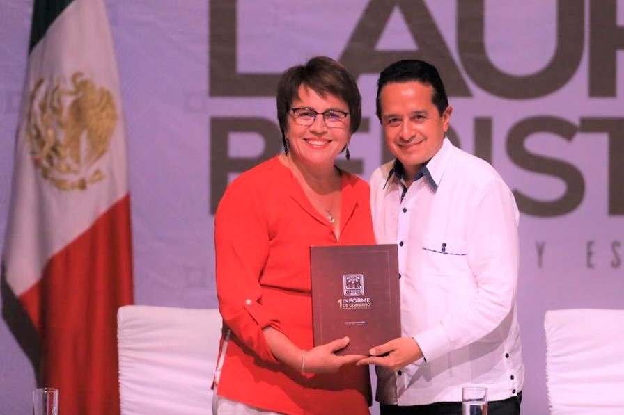 Asiste el gobernador Carlos Joaquín al primer informe de Laura Beristain en Solidaridad