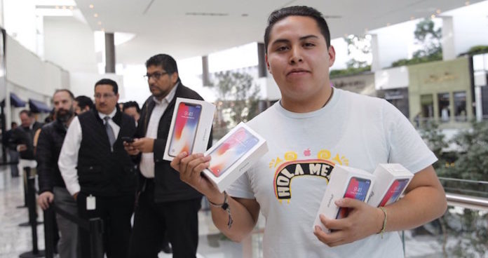 Arturo Delgado, el primer mexicano en comprar el iPhone 11 Pro Max