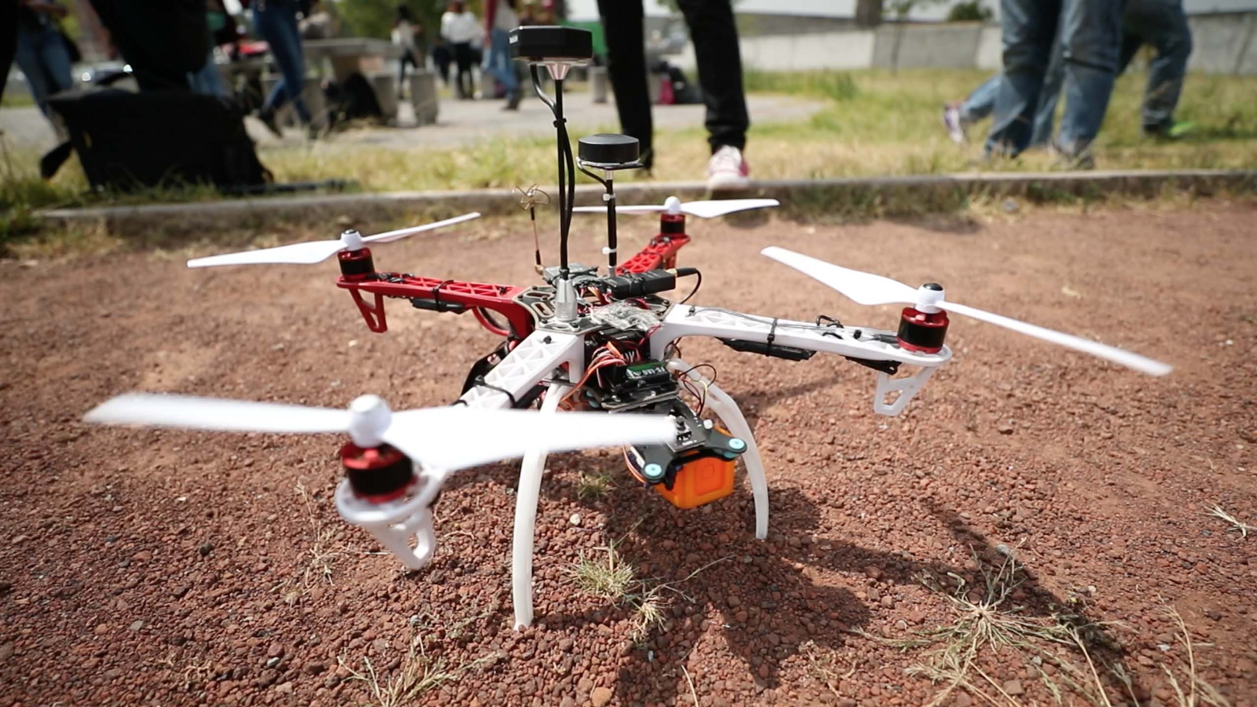 Crean politécnicos dron capaz de localizar víctimas de inundaciones, sismos e incendios