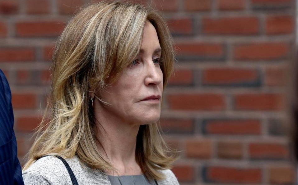 Felicity Huffman irá 14 días en prisión por soborno universitario