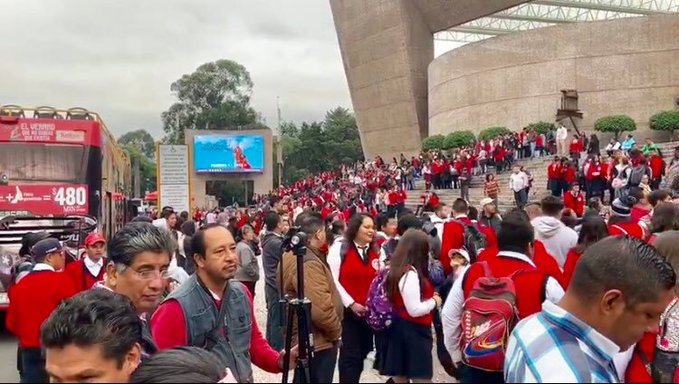 Estudiantes del Edomex marchan del Auditorio al Ángel