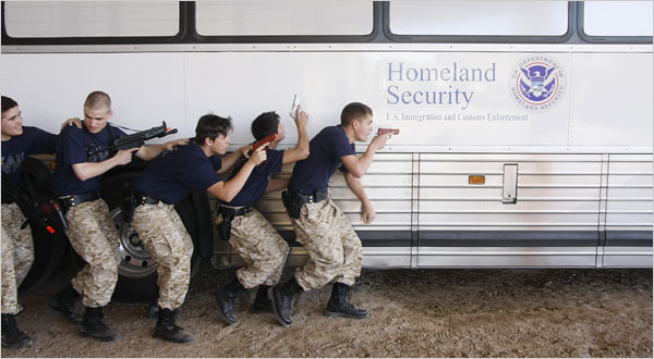 La Boreder Patrol adiestra Boy Scouts en manejo de armas contra migrantes