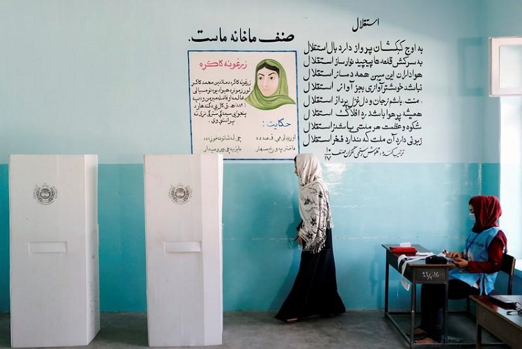 En jornada electoral, bomba deja 15 heridos en centro de votación de Afganistán