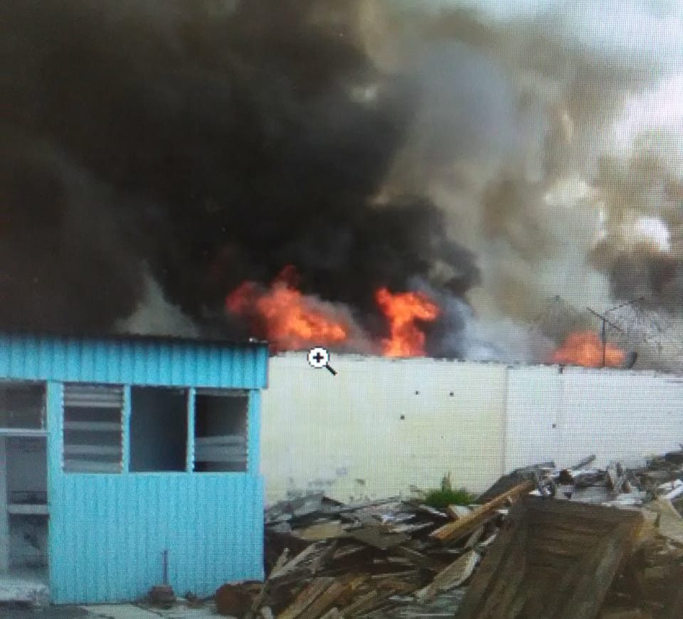 Incendio consume bodega de alumbrado público en Iztapalapa
