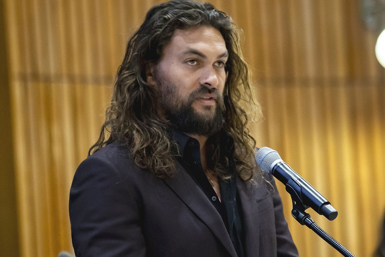 Jason Momoa busca rescatar los océanos; estamos infectando al planeta, asegura