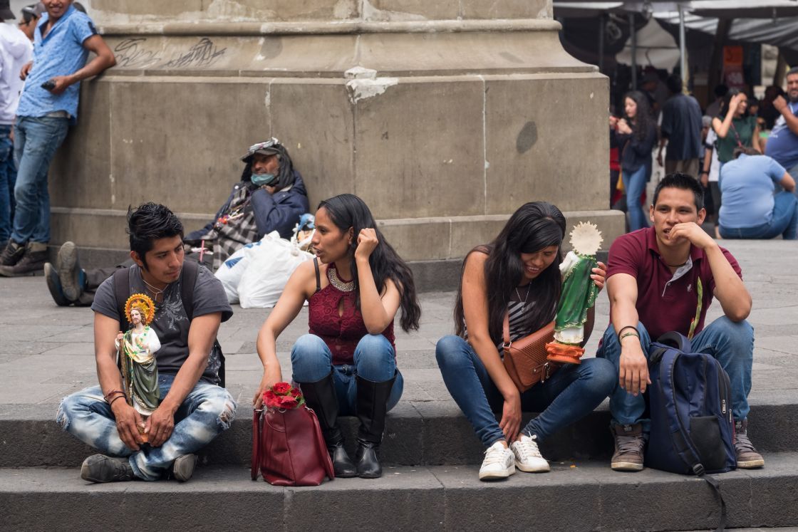 La mayoría de los jóvenes mexicanos da prioridad a la vida familiar y deja de lado el trabajo y los bienes materiales