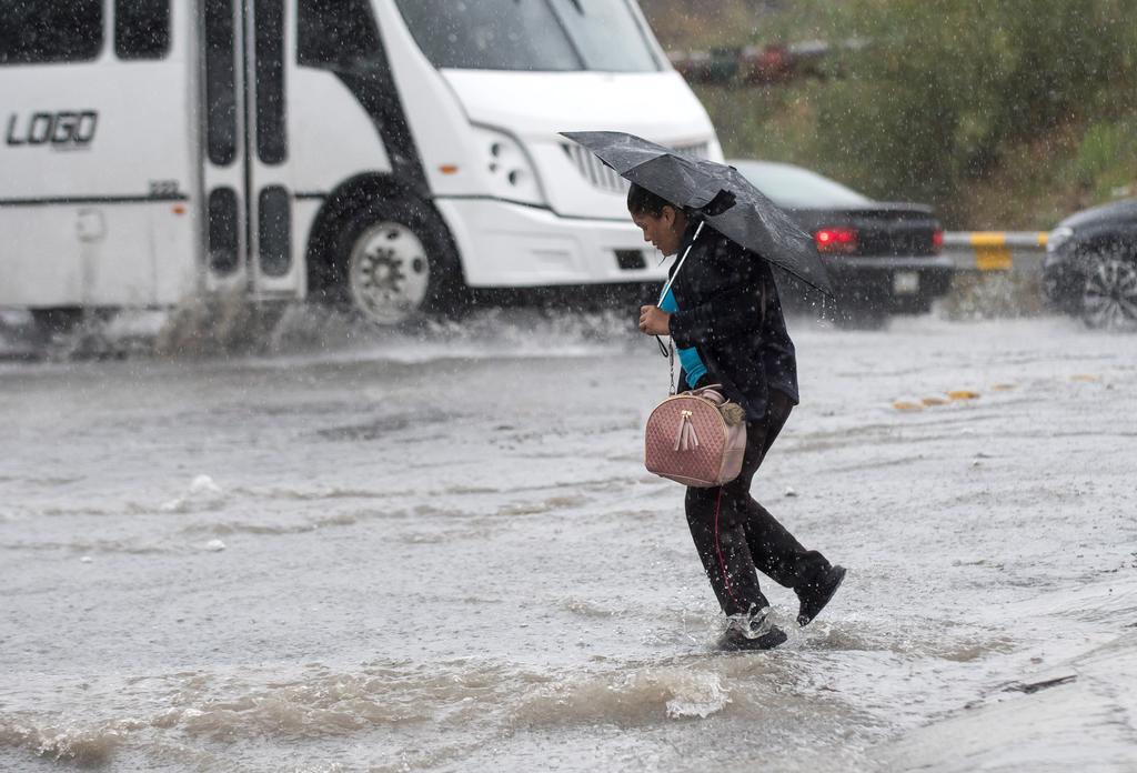 Mantienen monitoreo climático por intensas lluvias en Saltillo