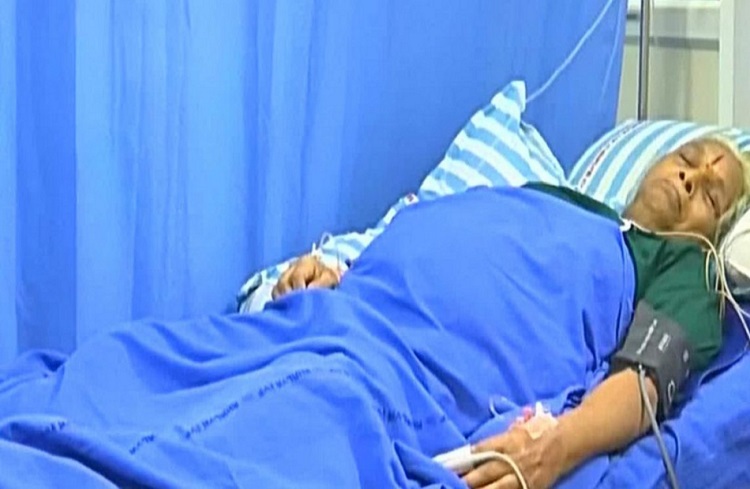 En la India, mujer de 73 años da a luz a gemelas