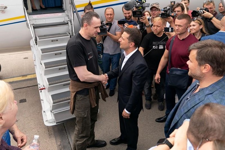 Rusia y Ucrania intercambian prisioneros en primer paso para retomar relaciones