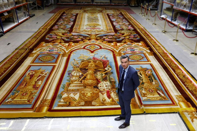 Restauran valioso tapiz de Notre-Dame tras incendio de abril