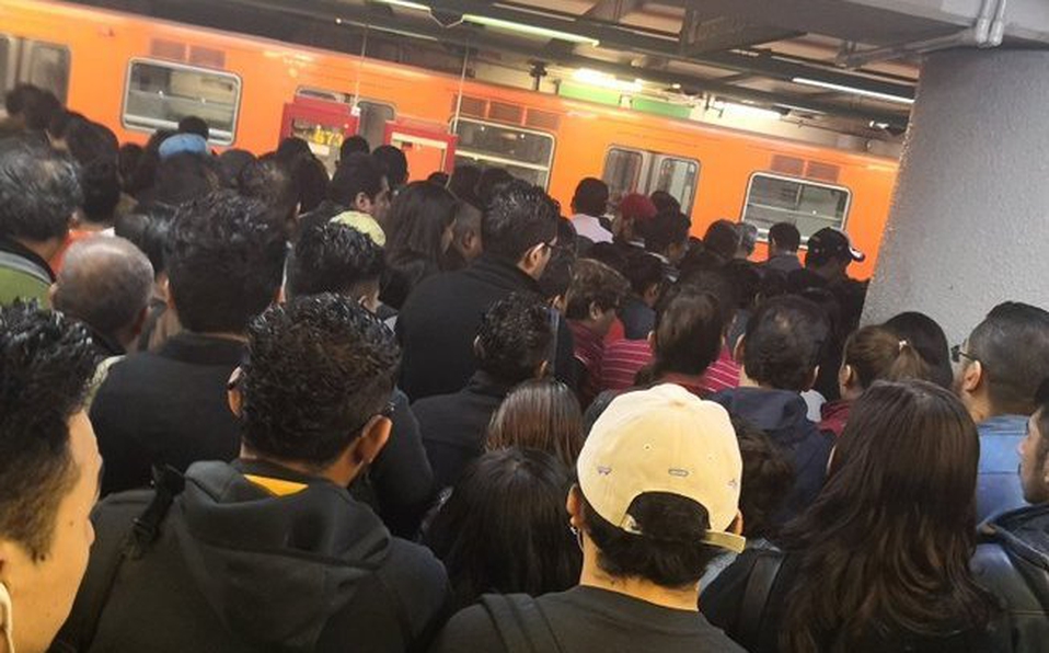 ¡Precaución! Reportan caos en Línea 8 del Metro