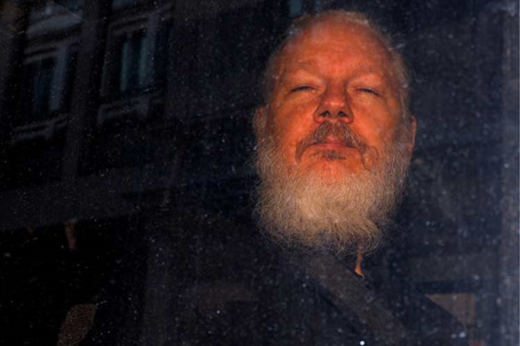 Julian Assange seguirá preso hasta juicio de extradición