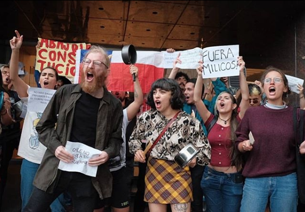 Mon Laferte protestó en México contra Sebastián Piñera