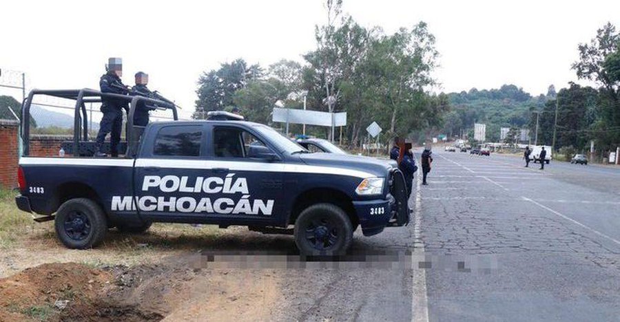 Policías en Aguililla deben viajar en contingente debido a la inseguridad