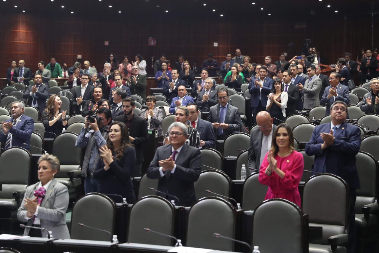 El Senado y la Cámara de Diputados otorgan un minuto de aplausos en memoria del cantante mexicano José José