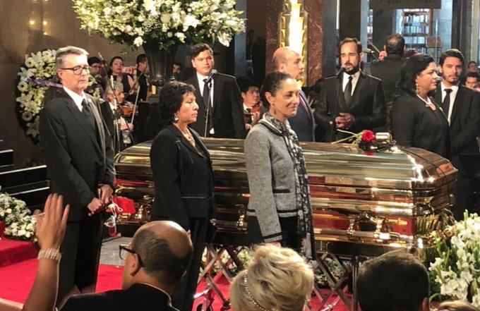 Claudia Sheinbaum presente en el homenaje a José José en Bellas Artes