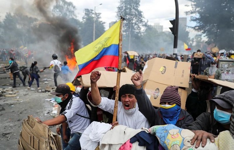 Manifestantes colapsan calles de Quito; presidente Lenín Moreno guardia silencio sobre próximos pasos
