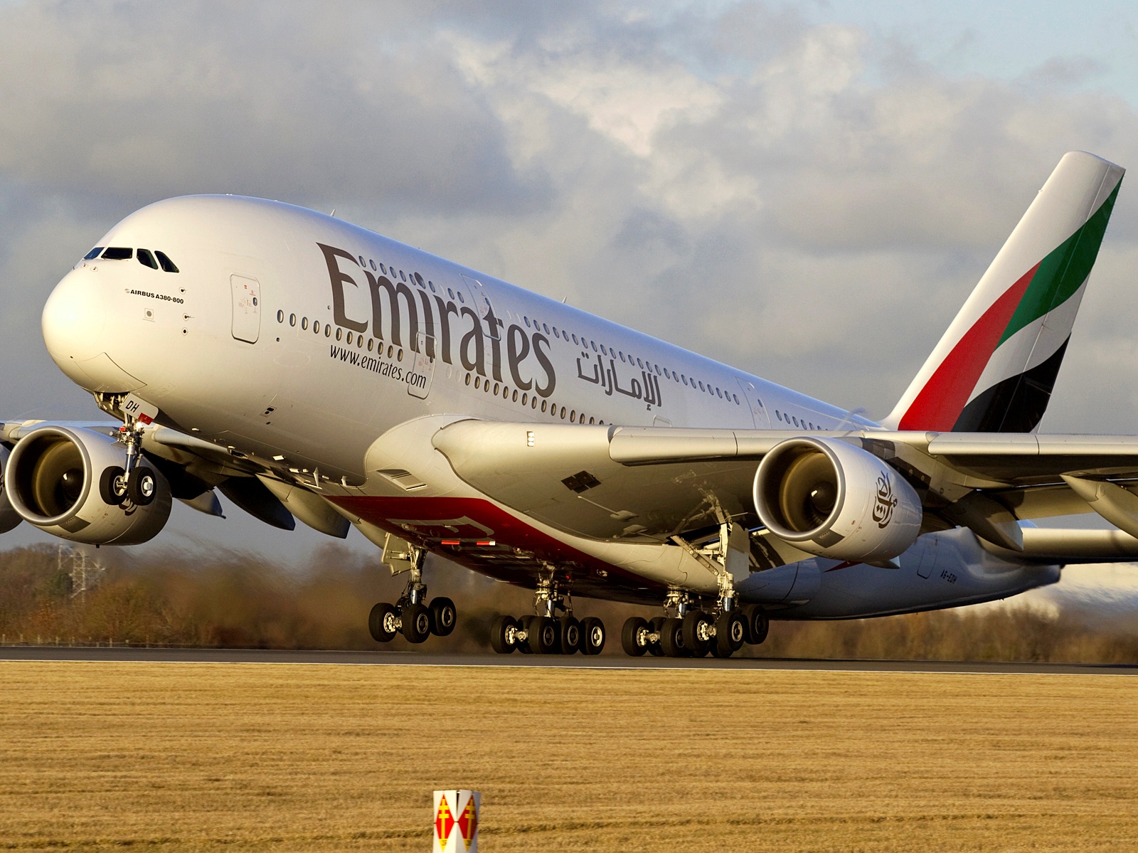 Piden negar a la línea área Emirates volar a la Ciudad de México