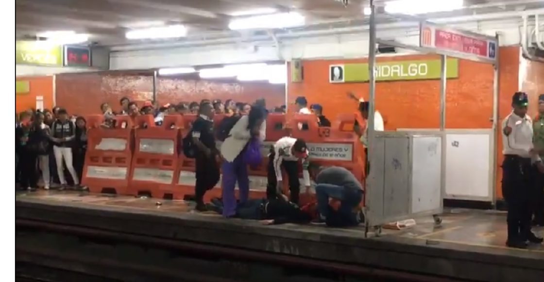 Joven asoma la cabeza y es golpeado por tren en la estación Hidalgo