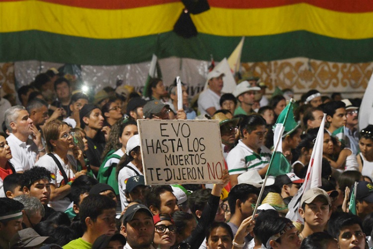 Miles protestan en Bolivia contra posible reelección del presidente Evo Morales
