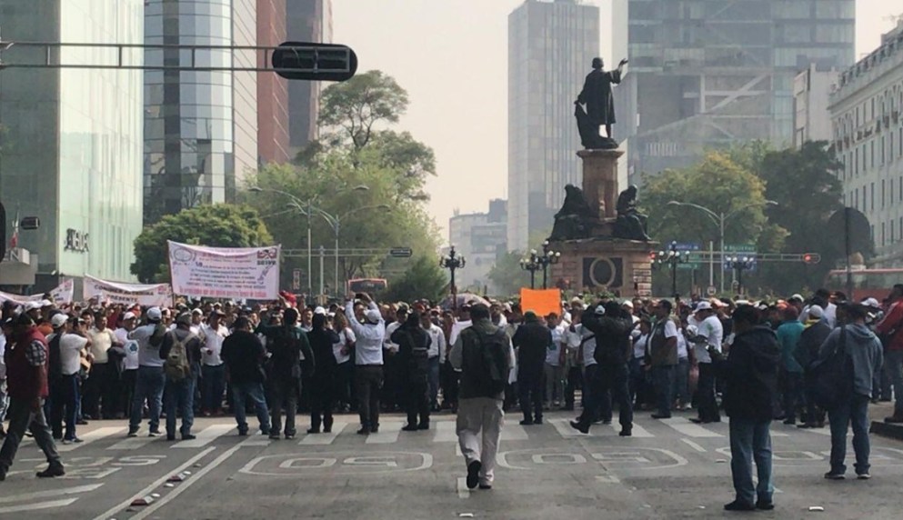 Recicladores bloquean Reforma e Insurgentes; van al Senado