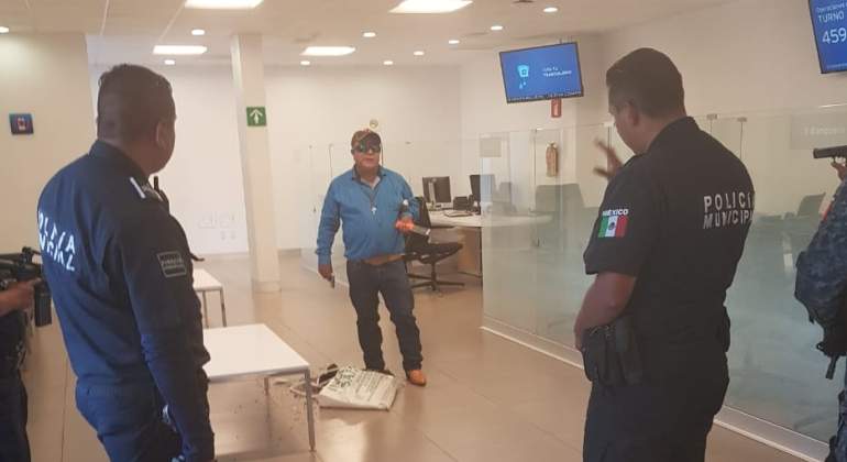 Abaten a sujeto que amenazaba supuestamente con explotar dinamita en un banco en Pachuca