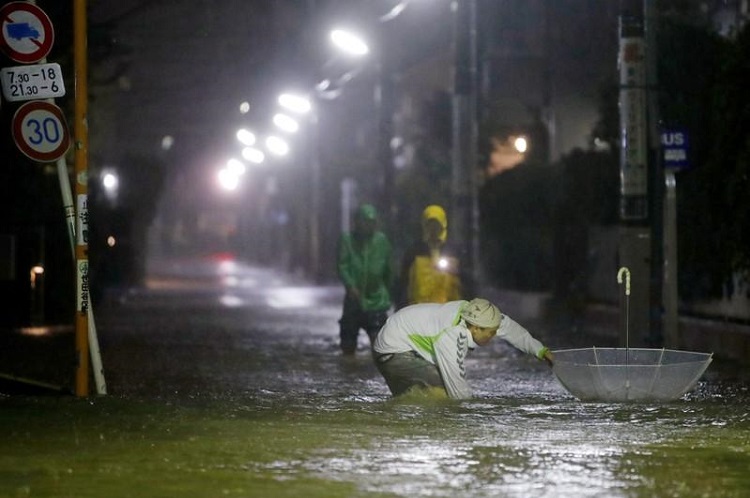 Tifón Hagibis paraliza Tokio, provoca inundaciones y daños en todo Japón