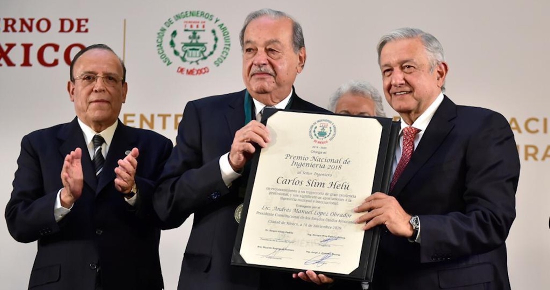 AMLO entrega a Carlos Slim el Premio Nacional de Ingeniería