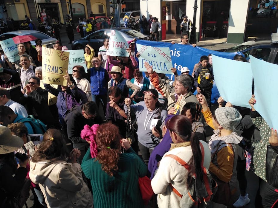 Grupos Provida protestan en el Congreso de la CDMX por ‘Ley de Infancias trans’