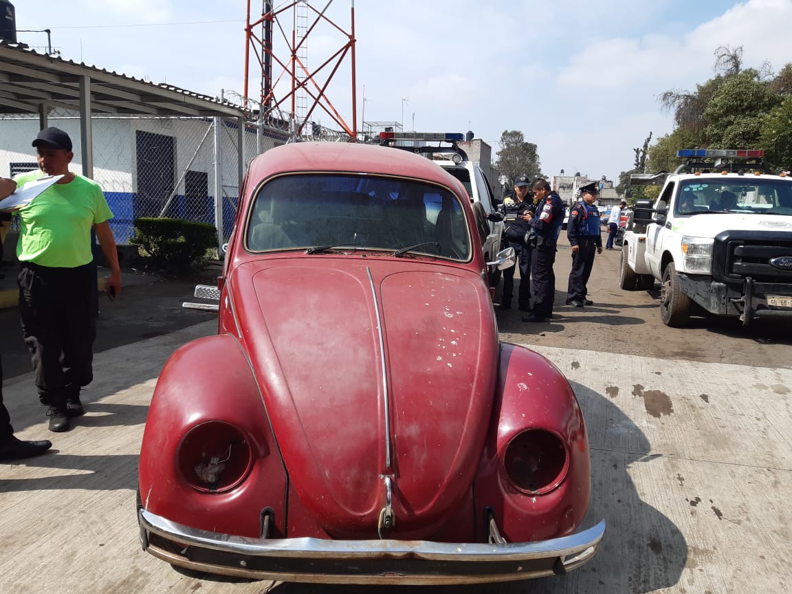 Retiran vehículos abandonados en la Obrera y Doctores