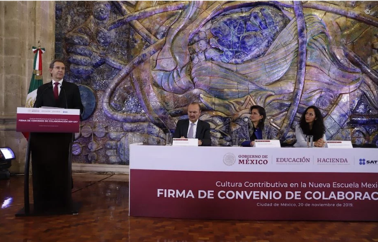 SEP y SAT firman convenio para promover el civismo fiscal