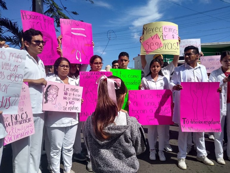 Estudiantes de Veracruz marchan contra el acoso sexual