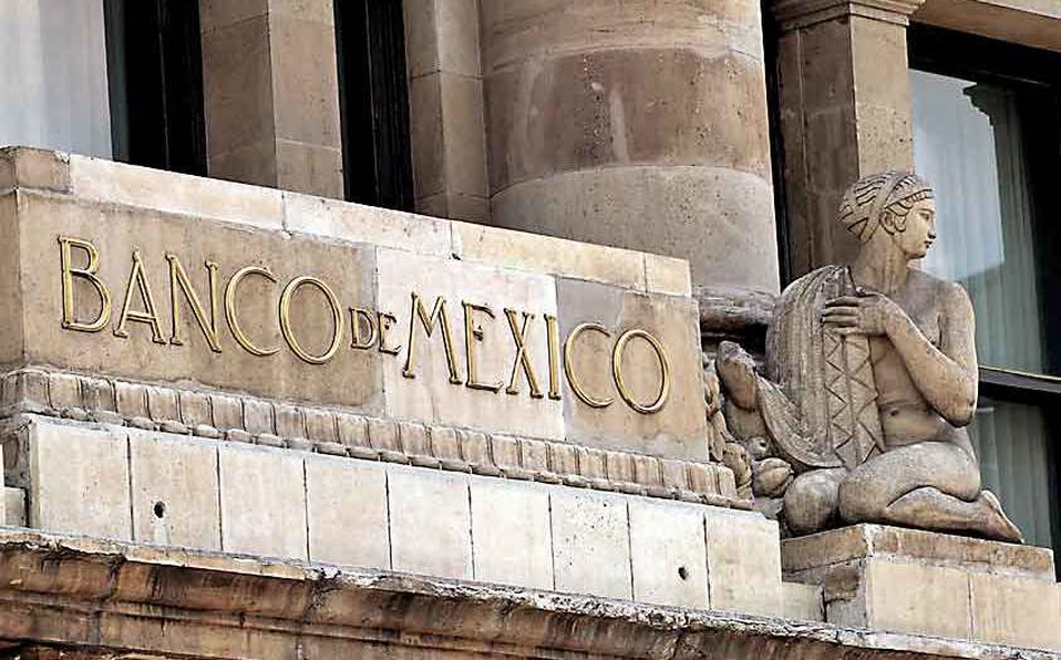 Analistas encuestados por Banxico prevén caída del PIB de 7.1% en 2020