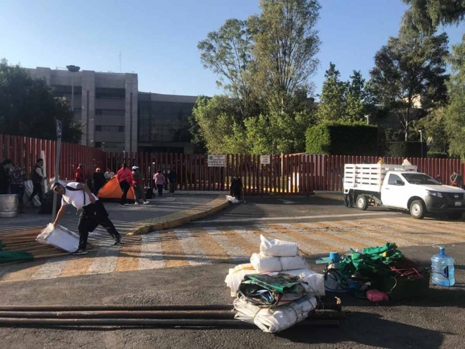 Campesinos empiezan a retirar su plantón de San Lázaro