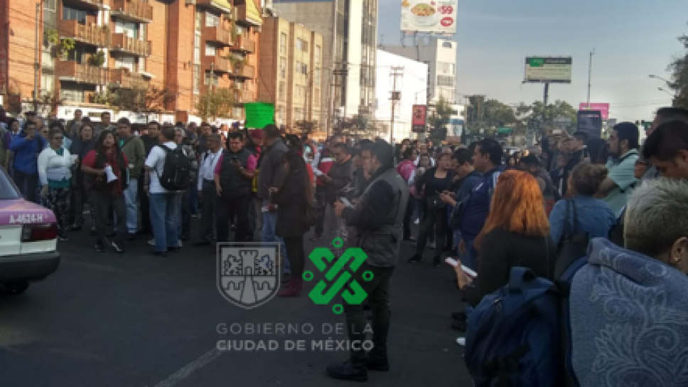 comerciantes marchan por Universidad