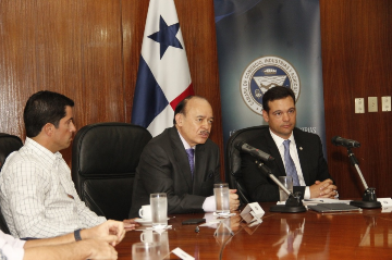 El Dr. Raúl Beyruti Sánchez, se reunió con empresarios de la Cámara de Comercio, Industrias y Agricultura de Panamá