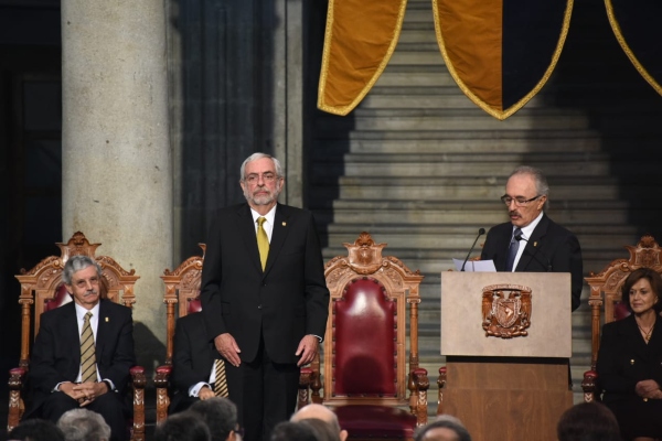 Enrique Graue rinde protesta como rector de la UNAM
