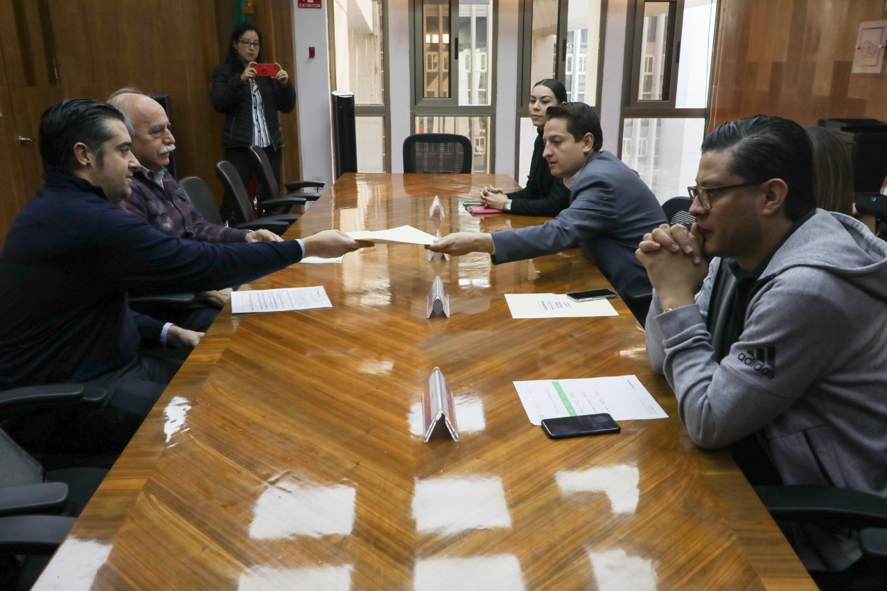 Néstor Núñez entrega 23 permisos relacionados con obras en la Cuauhtémoc