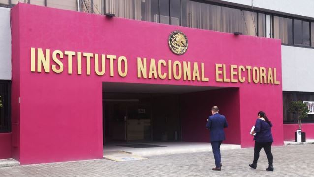 INE decide no sancionar a AMLO por hablar sobre elecciones en mañanera