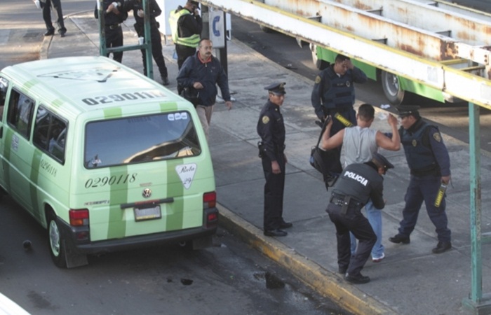 Asaltos en combis provocan angustia a usuarios: Higinio Martínez