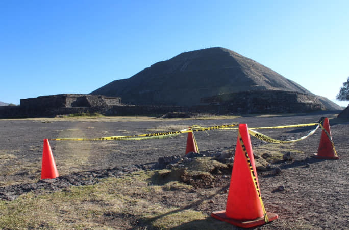 Personal del INAH causa daños en zona arqueológica de Teotihuacán