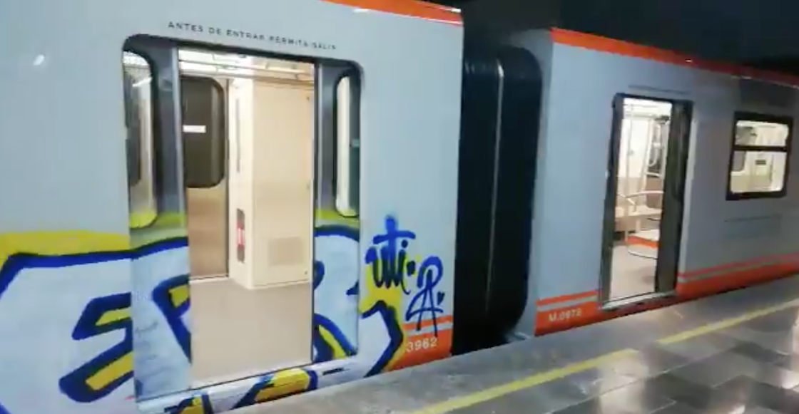 Grafitean convoy nuevo de la Línea 1 del Metro