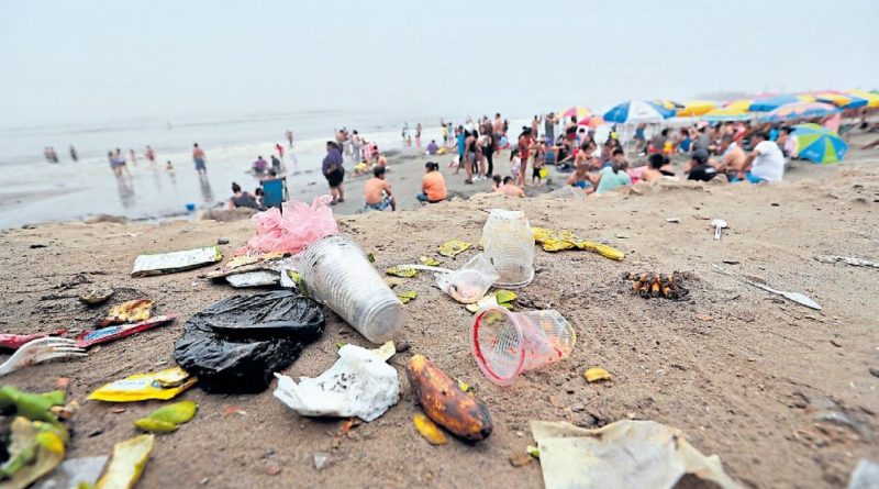 Obligarán por ley a turistas no contaminar playas, ríos y mares