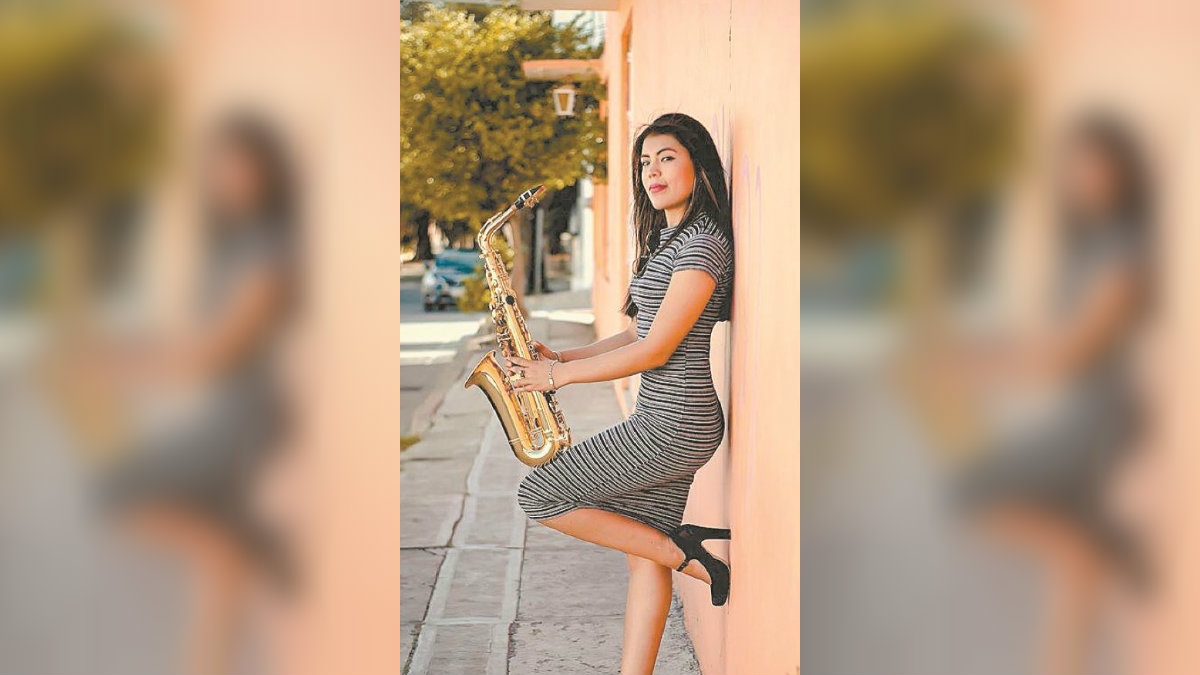 Mi agresor se cree Dios, pero soy fuerte y tengo hambre de vivir: María Elena Ríos, saxofonista