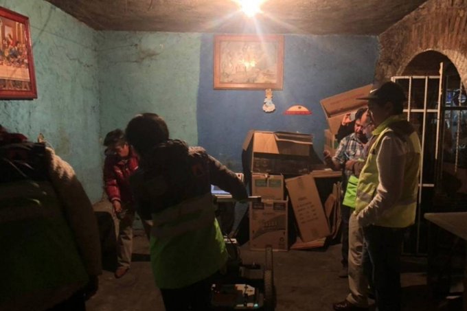 Desalojan a 80 personas por socavón en Iztapalapa