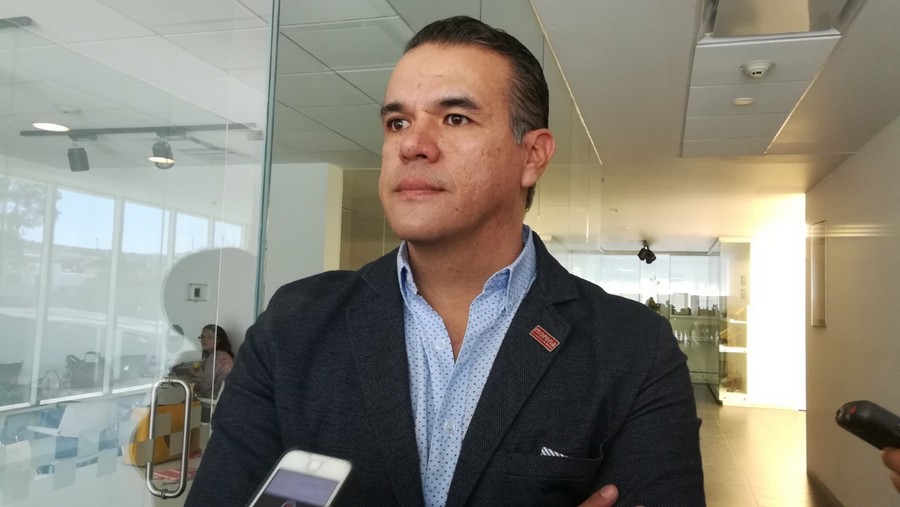 Diputado de Morena en Querétaro dice que con la rifa del avión se podrá pagar la deuda externa