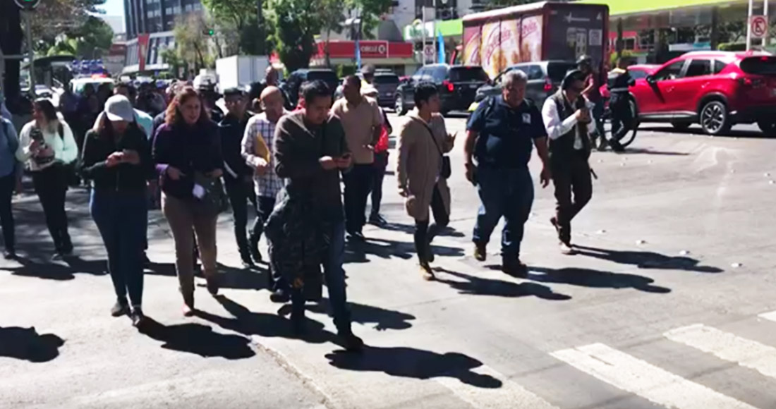 Padres de niños con cáncer protestan en Segob; exigen abasto de medicamentos